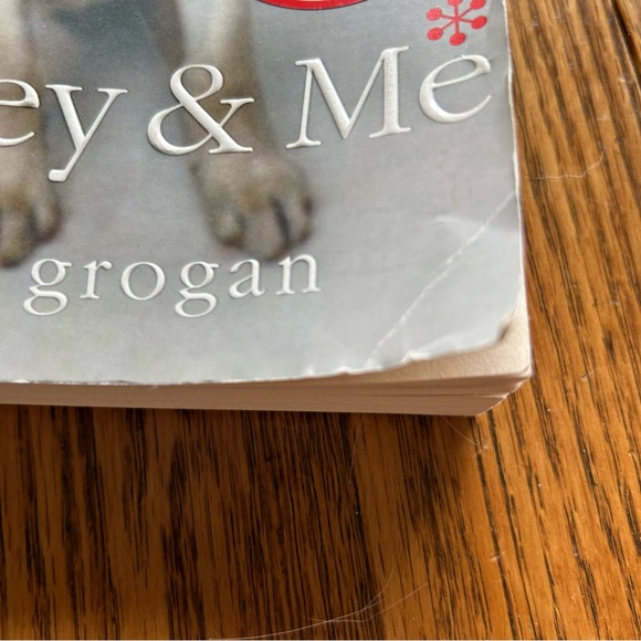 Fabulous Reads in this Book Bundle - 4 qty of paperbacks - Picture 5 of 6